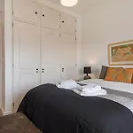 131 A - - Castle View Balcony Апартаменти