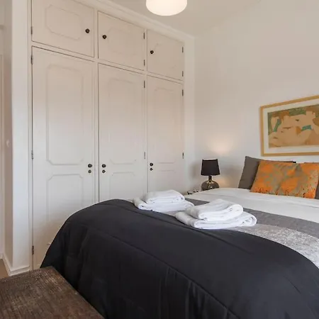 Castle View Hideaway In شقة
