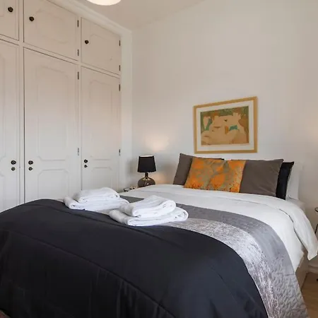 Castle View Hideaway In شقة